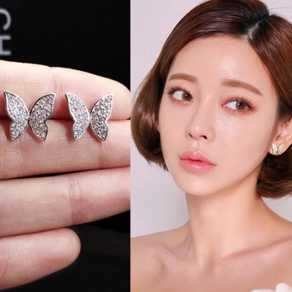 Silver butterfly 🦋 stud earrings - Picture 3 of 3